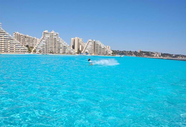 largest pool in the world