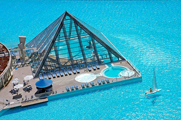 largest pool in the world