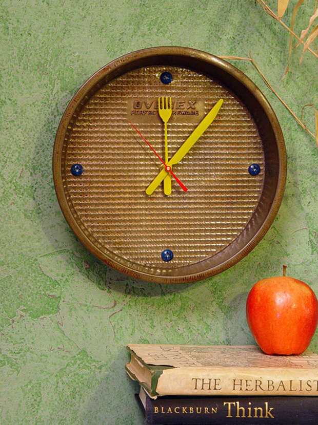 Kitchen Wall Clock with knife & fork hands