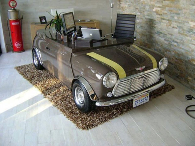 Mini-Cooper Desk