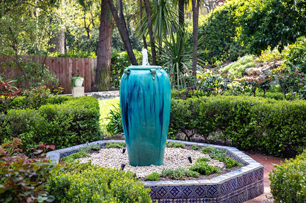 Disappearing Ceramic Urn Fountain