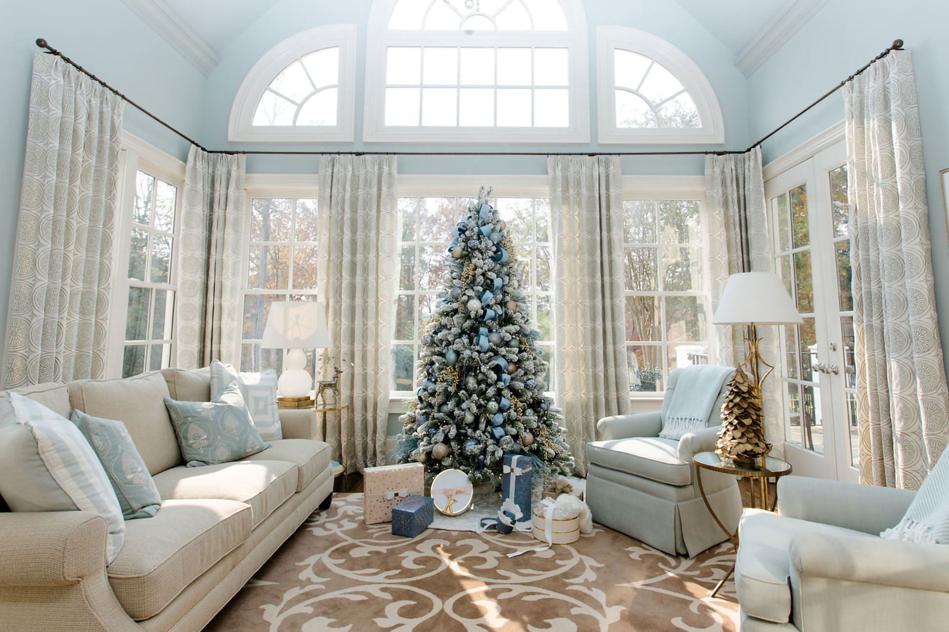 40 Eye-Catching Christmas Tree Designs This Holiday Season - Viral Homes