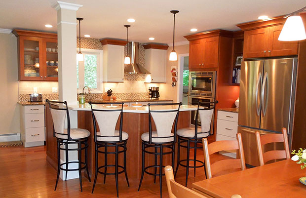 Transitional Two-Tone Kitchen