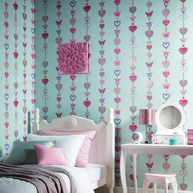 Heart-themed Wallpaper Room
