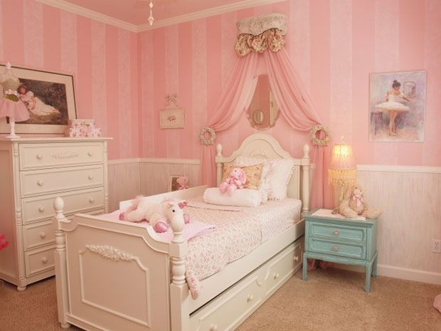 Traditional Kids Room